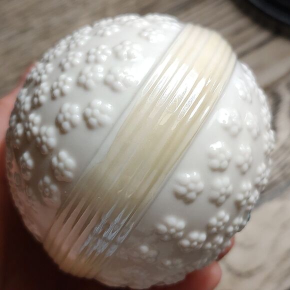 Belleek Irish Porcelain Embossed Daisy Egg Vintage - Picture 7 of 10